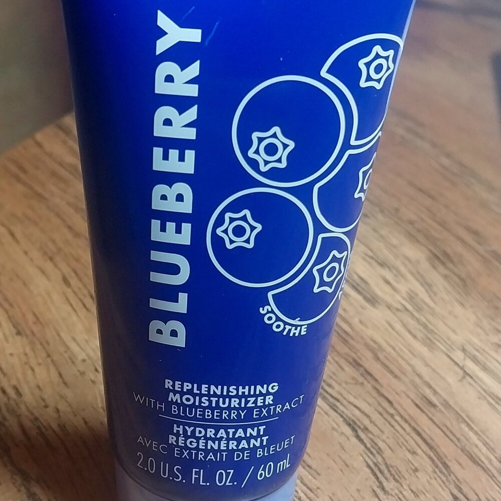 Replenishing Moisturizer with BlueBerry Extracts